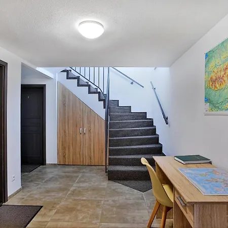 Apartment Za Rohom *